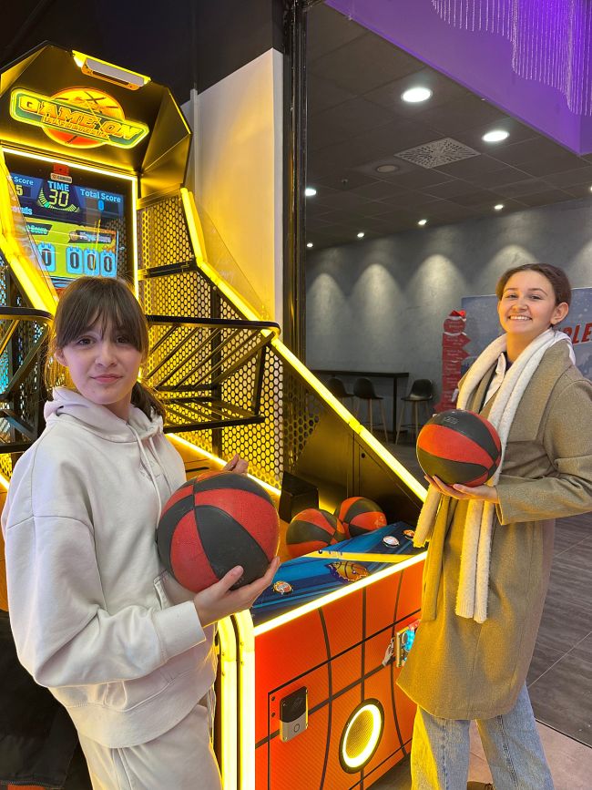 aaaMale Tehničarke u KG prvi nastup 8